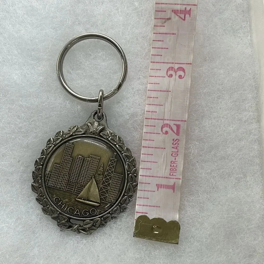 Vintage Chicago lake skyline scene keychain in pewter